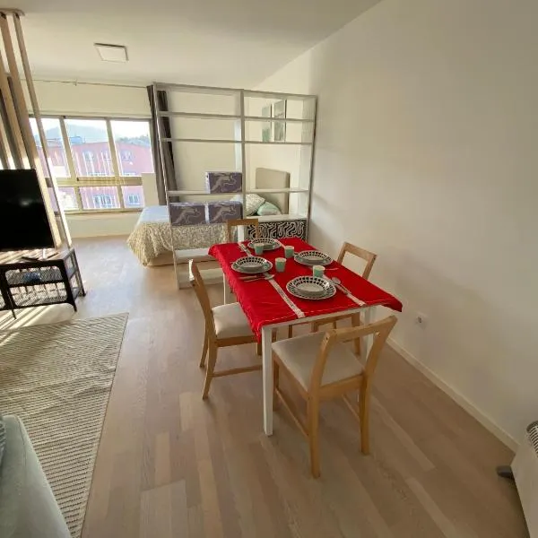 Cozy and central apartment with parking, hotel in Cedeira