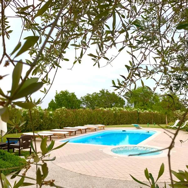 Agriturismo BioCore - Collepietro - Mosciano S Angelo, hotel v destinaci Collepietra