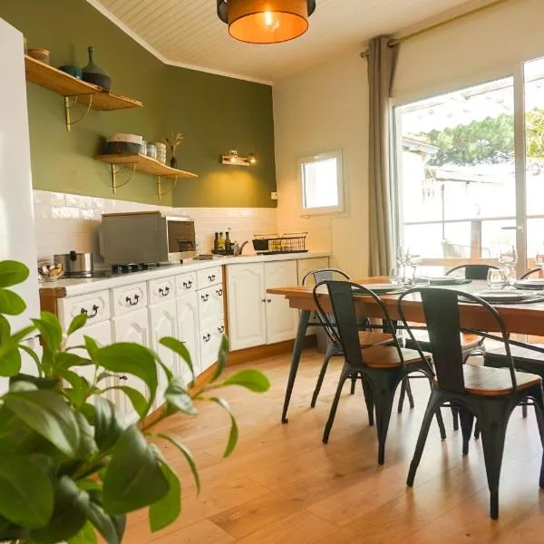 Maison cosy au coeur de la pinède à 300m de la mer, hotel v destinácii Les Sables-dʼOlonne