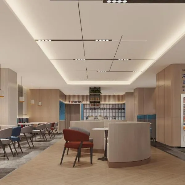 Holiday Inn Express Shanghai PVG Airport Zhuqiao - Free shuttle bus to Pudong Airport and Disneyland、輝南のホテル