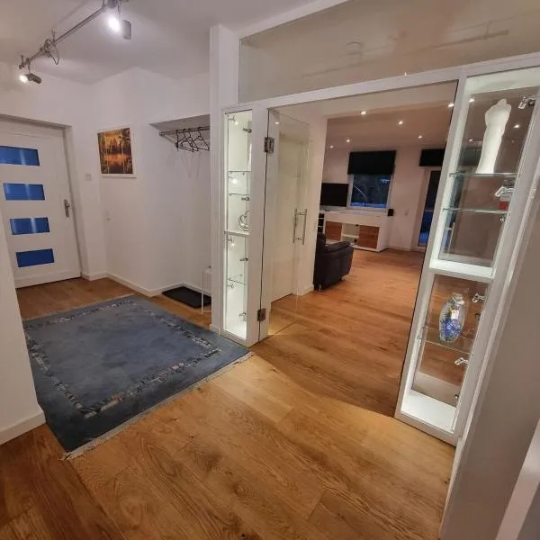 Herzstück in Reilingen 100m2 Ferienwohnung, hotel in Reilingen