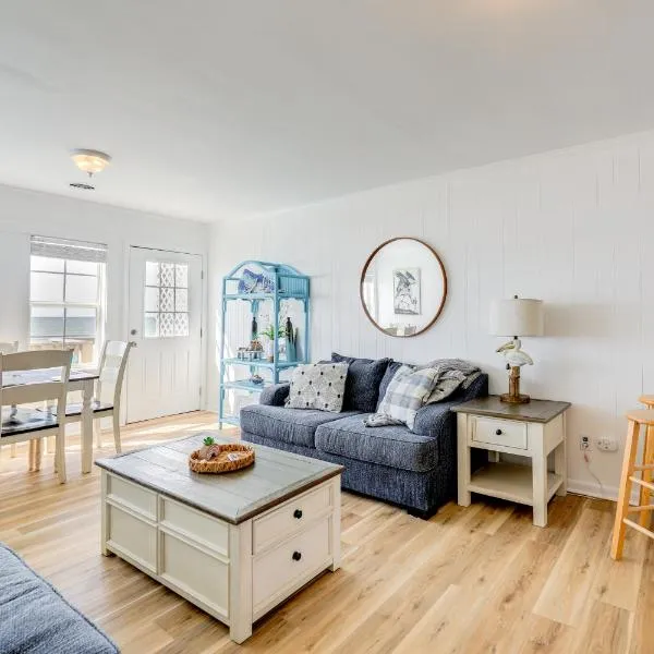 Beachfront Emerald Isle Vacation Rental with Deck!, hotel v destinaci Emerald Isle