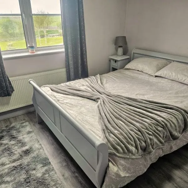 Enniscrone Guest Rooms, hotel di Enniscrone