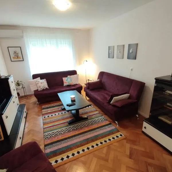 Apartment "Central Sun" with Balcony and Park View, hotel v mestu Knin