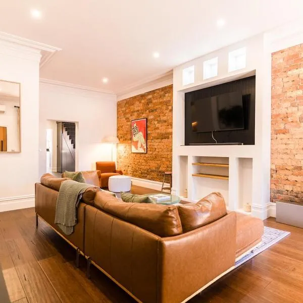 Elegant Seddon Stay Historic Charm & Modern Twist, hotel in Seddon