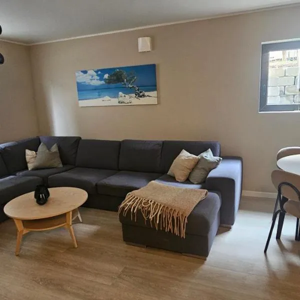 Spacious 2 bedroom apartment in Central Sandefjord, hotel v destinaci Sandefjord