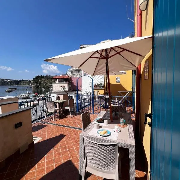 De Lamartine a Marina di Corricella, hotel en Procida