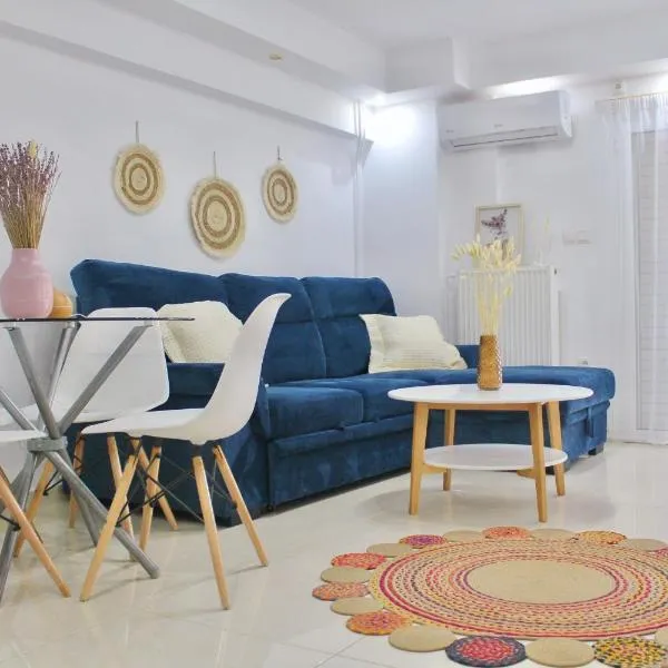 Bright and Peaceful Apartment near Varkiza beach, hotel in Varkiza