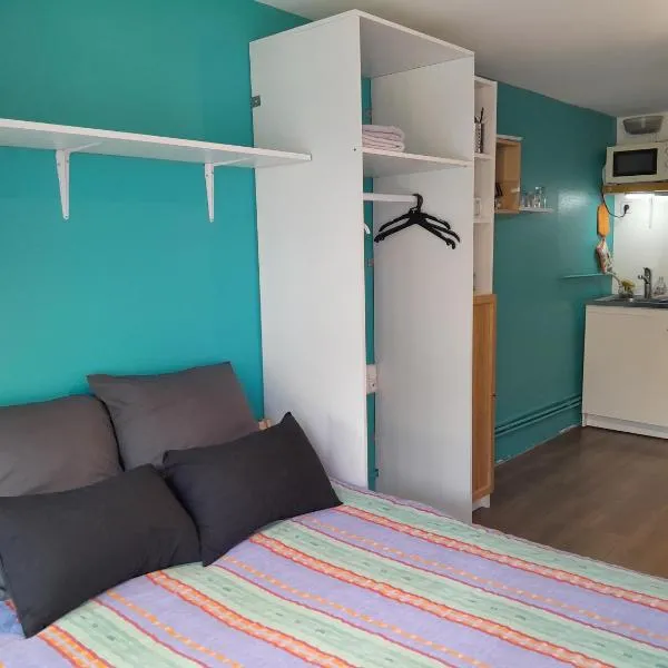 Studio avec terrasse, hotel v destinaci Donges