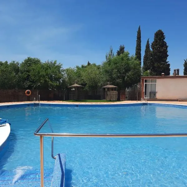 Bungalow Padul El Mamut – hotel w mieście Padul