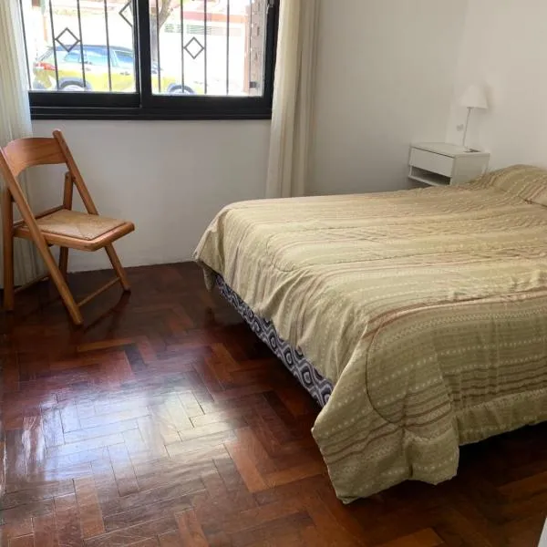 Temporario La 18 con Garage Auto - SUV, hotel em La Plata