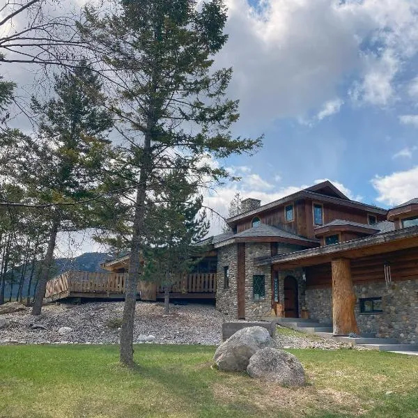 Ryders Lodge, Log Home in Edgewater, BC, hotel en Radium Hot Springs