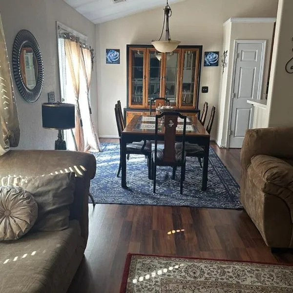 Nice and Simple Country Home, hotell i Winston-Salem