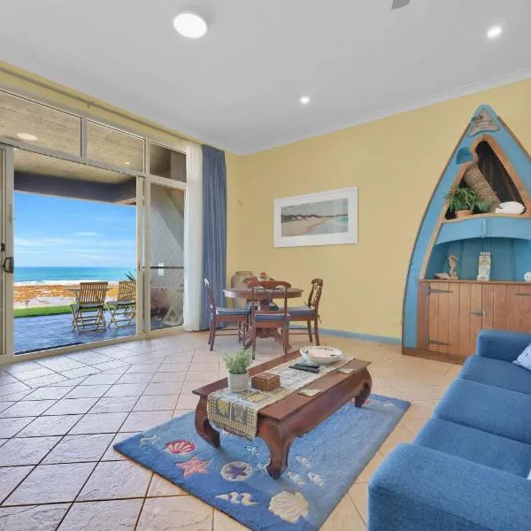 Absolute Beachfront l Couples Getaway, hotel in Blue Bay 