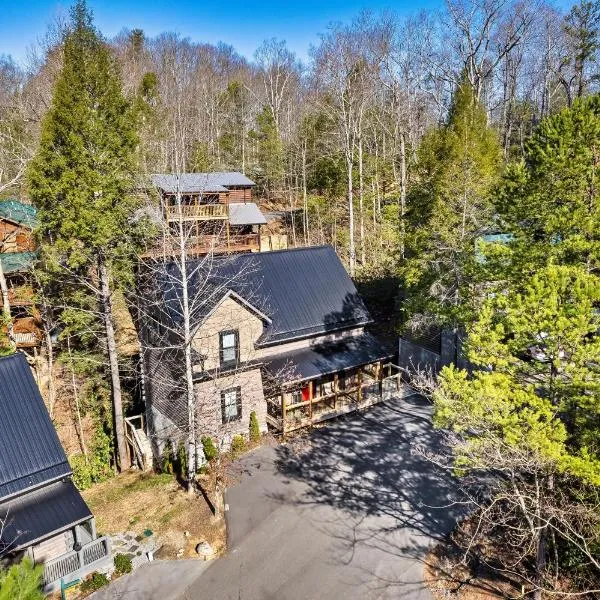 New Luxury Vacation Home Cabin in Smoky Gatlinburg - Theater Room, hotel em Gatlinburg