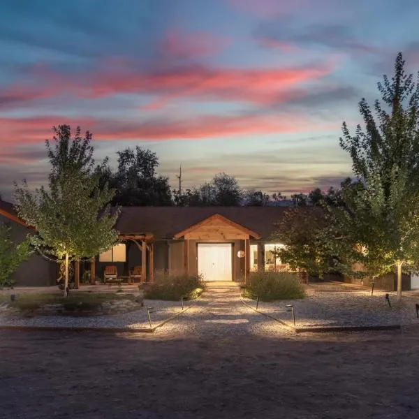 Yosemite Sunrise Retreats, hotel in Mariposa