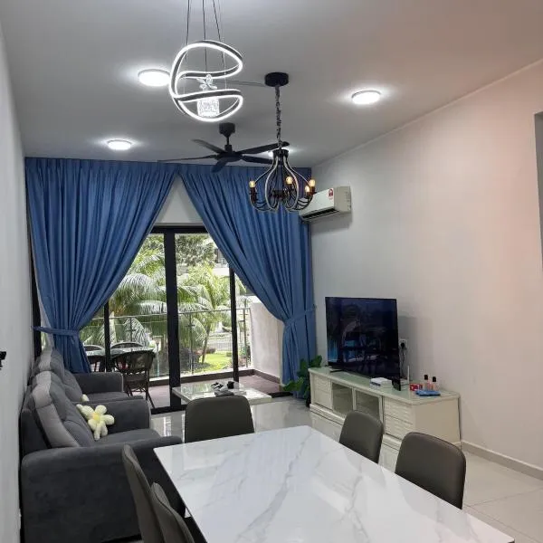 Pool View 3 Bedroom & 3 Bathroom Whole Unit, hotel in Johor Bahru