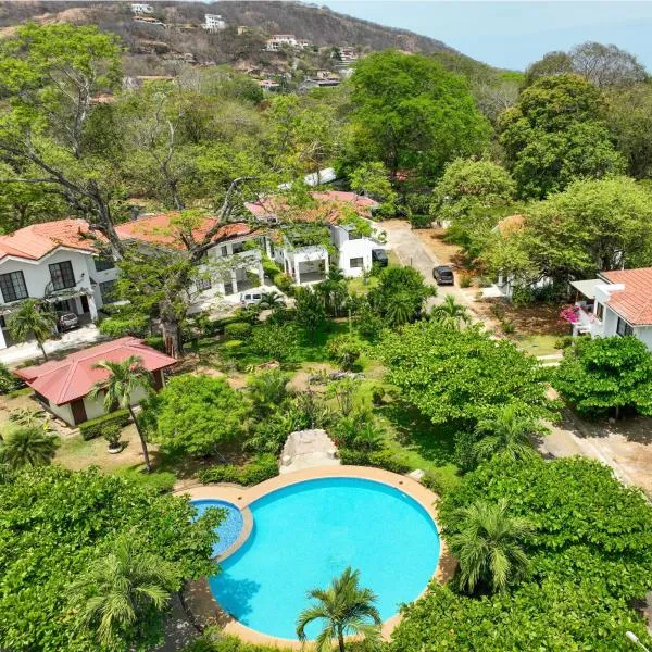 Cozy home near the beach in Playa Hermosa, hotel in Playa Hermosa