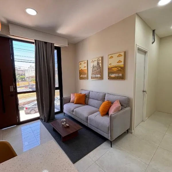 Apartment in the heart of SA, hotel in Santa Ana