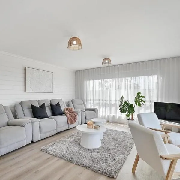 The Beach House, hotel in Swansea