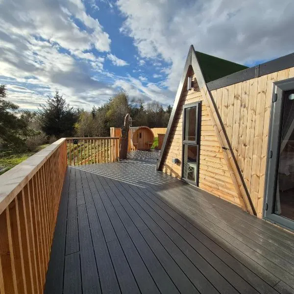 Little Getaway in the Highlands, private sauna and stargazing geodome, hotel a Garve