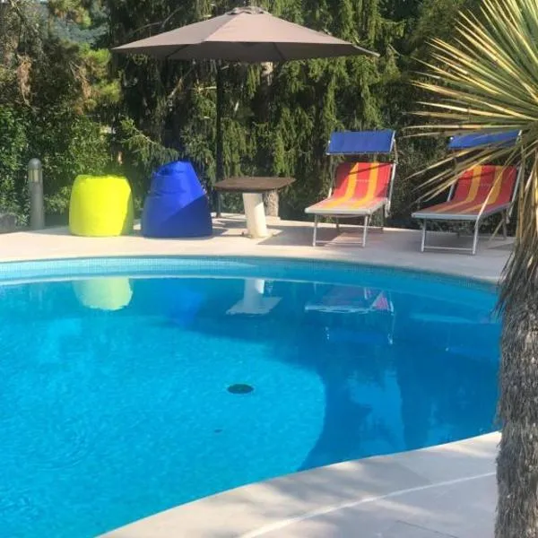 Welcome Traveller Leda Rooms, hotel v destinaci Garda
