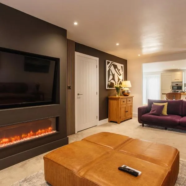 Luxe Detached 3 Bed Luxe House on Exclusive Private Estate Close to Coast Free Hot Tub Sleeps 6 Private Parking for 2 Cars, hotel v destinaci Newlyn