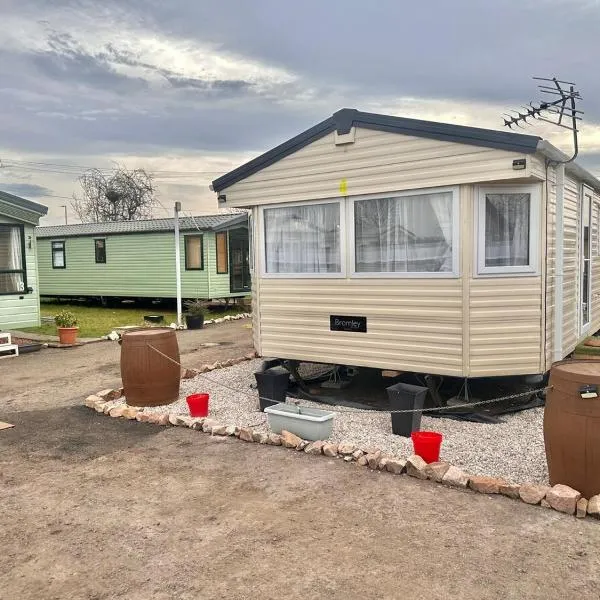 Delta, Bromley 4-Bedroom Located in Uddingston, Glasgow at Maryville Caravan Site, hotel v destinaci Uddingston