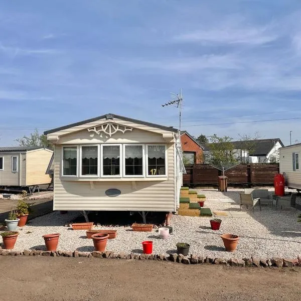 Willerby Granada 2-Bedroom Located in Uddingston, Glasgow at Maryville Caravan Site, khách sạn ở Uddingston