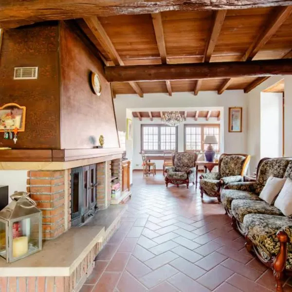 Villa Teresa - Villa & Piscina immersi nel vigneto!, hotel v destinaci Montecalvo Versiggia