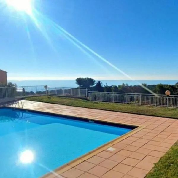 Calm private garden seaview shared pool parking: Bandol şehrinde bir otel