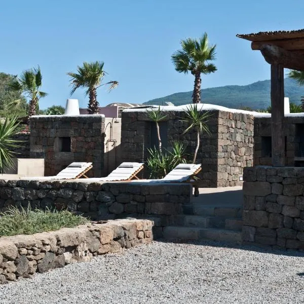 Dammuso Yucca e Dammuso Zuebi Paradiso a Pantelleria, Hotel in Pantelleria