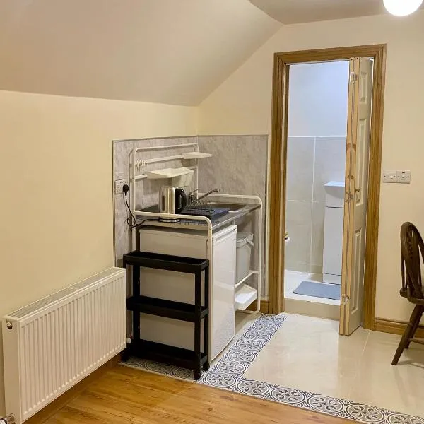 Hillside Studio Apartments, hótel í Letterkenny