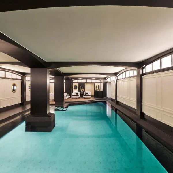 Hôtel Barrière Fouquet's Paris, hotel in Paris