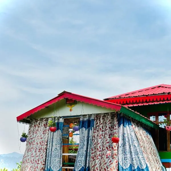 The Chakras Valley Homestay, hotel v destinaci Binsar