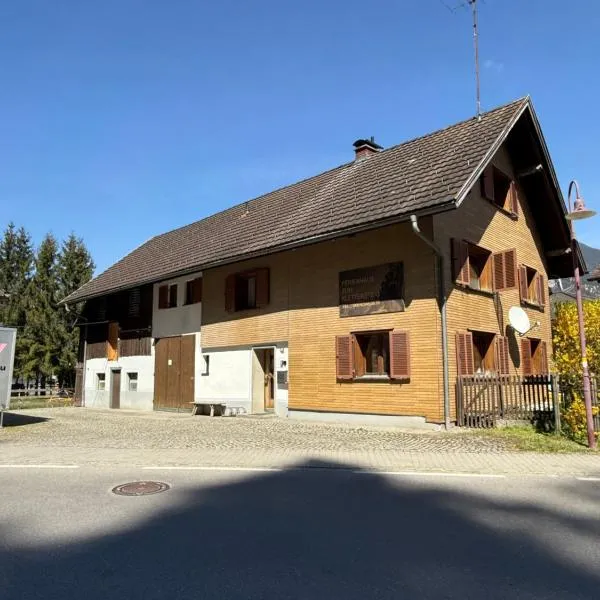 Ferienhaus zum Klettersteig - Kletterwand, Abstellraum für Ski oder Bikes, Sauna, Kellerbar,, hôtel à Bürs