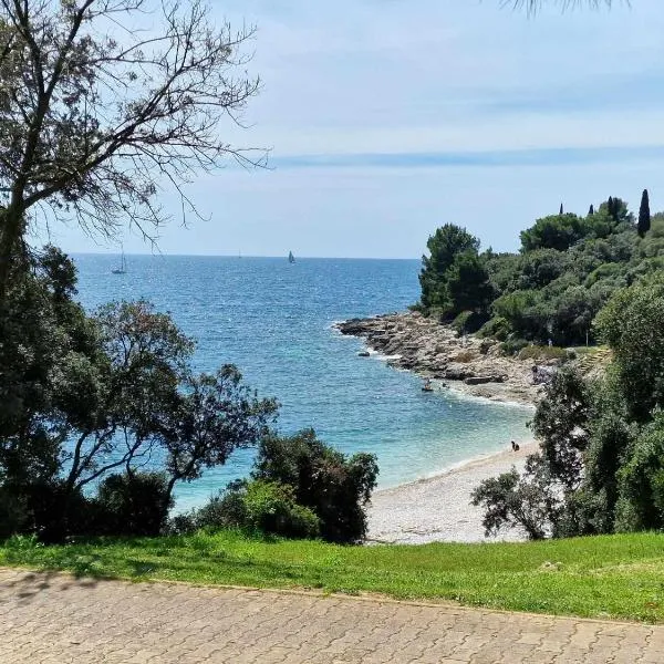 Paradise, hotel in Pula