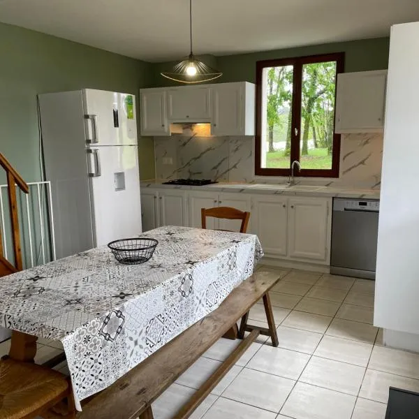 Séjour à la campagne dans un domaine de 4 gîtes, ξενοδοχείο σε Boulazac