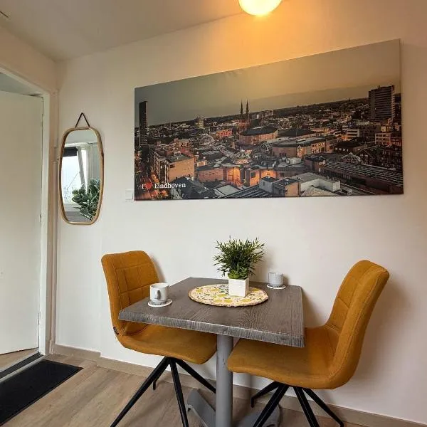 Cozy Private Room 6 with Balcony, hotel a Eindhoven