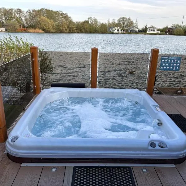 Rachels Luxury Tattershall Hot Tub & Fishing Retreat, khách sạn ở Tattershall