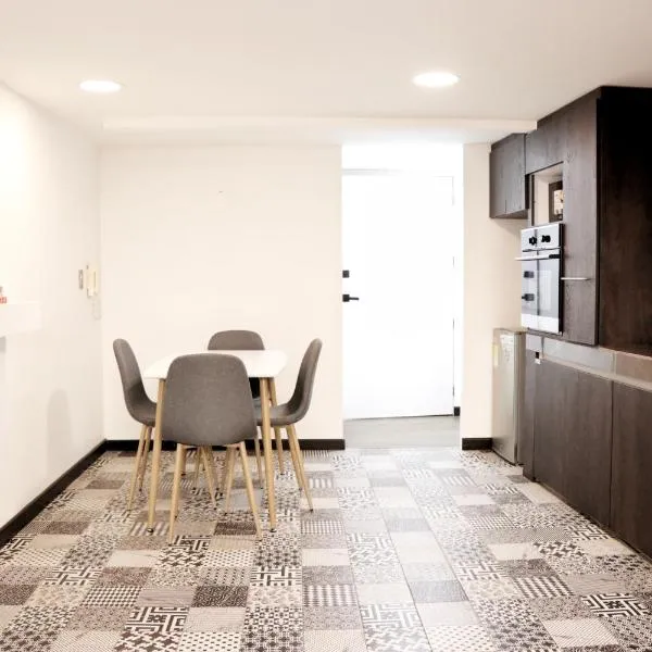 Amplio apartaestudio moderno cerca AVdelosestudiantes, hotel v destinaci Pasto