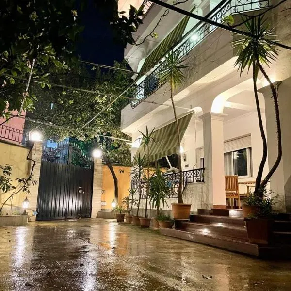 Mandarine hostel, hotel v destinaci Tirana