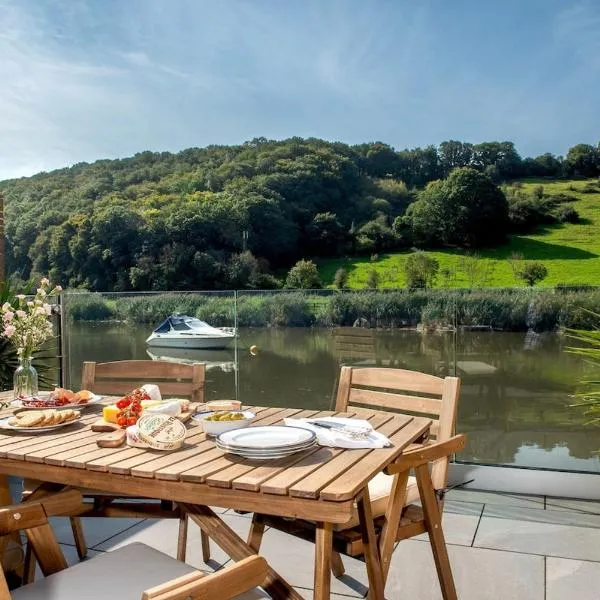 Waterfront Cottage - View Vacations, hotel u gradu Calstock