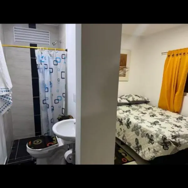 Linda y acogedora habitación，位于佛罗里达布兰卡的酒店