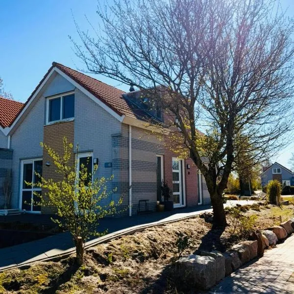 Prachtige vakantievilla aan IJsselmeer Makkum, hotel v destinaci Makkum