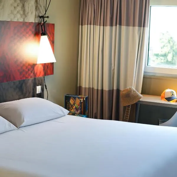 ibis Caen Porte d’Angleterre, hotel v destinácii Caen