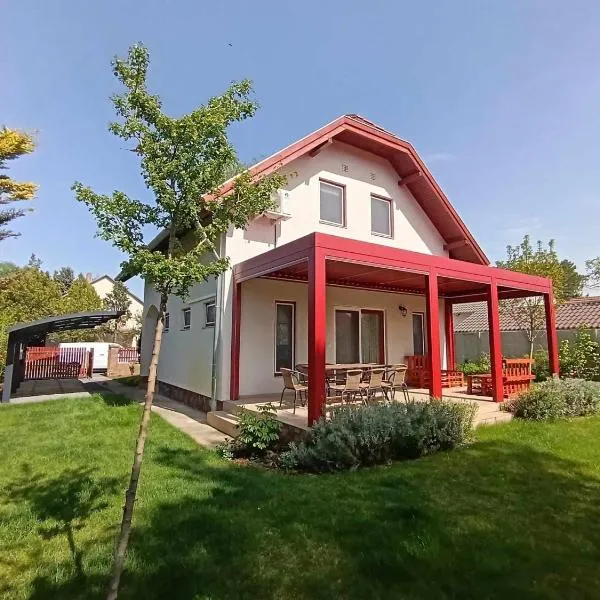 Casa Blanca Apartman III, Hotel in Balatonfenyves