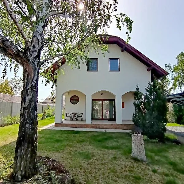 Casa Blanca Apartman III, hotel in Balatonfenyves