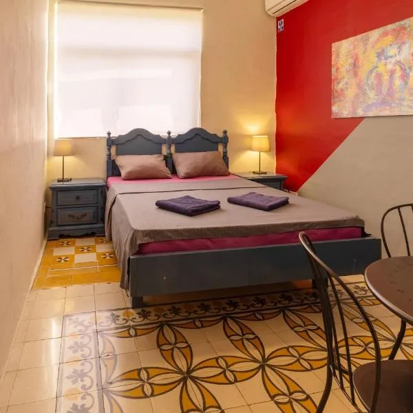 Quiet double ensuite room, hotel v destinaci Sliema