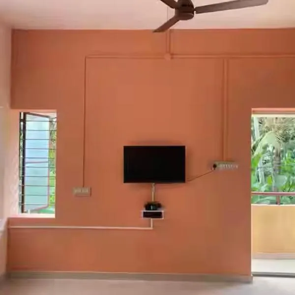 Cozy n spacious air conditioned furnished 3BHK, hotel v destinaci Trivandrum